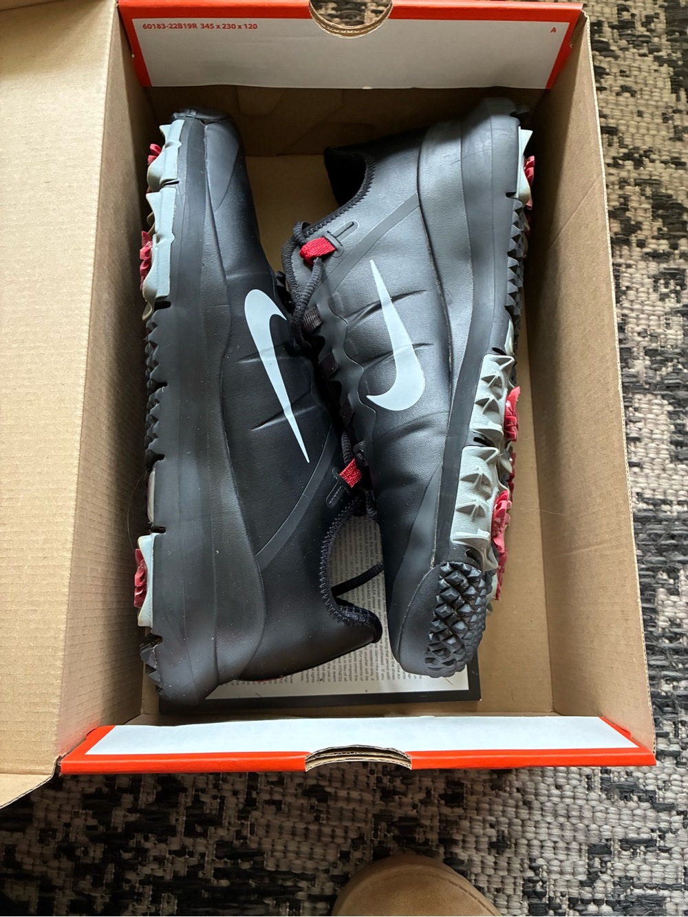Nike Tiger Woods 2013 Retro golf shoes Black/Varsity Red Size 11.5
